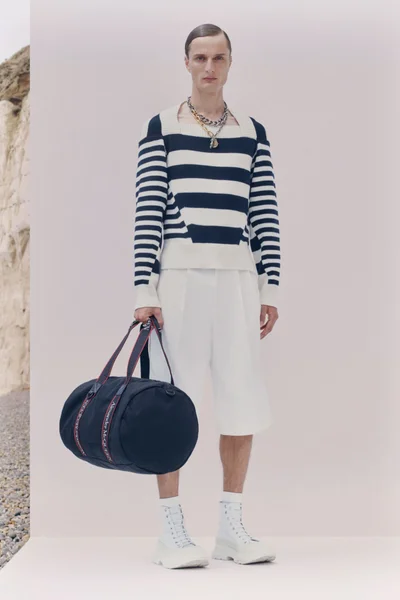 Look 16